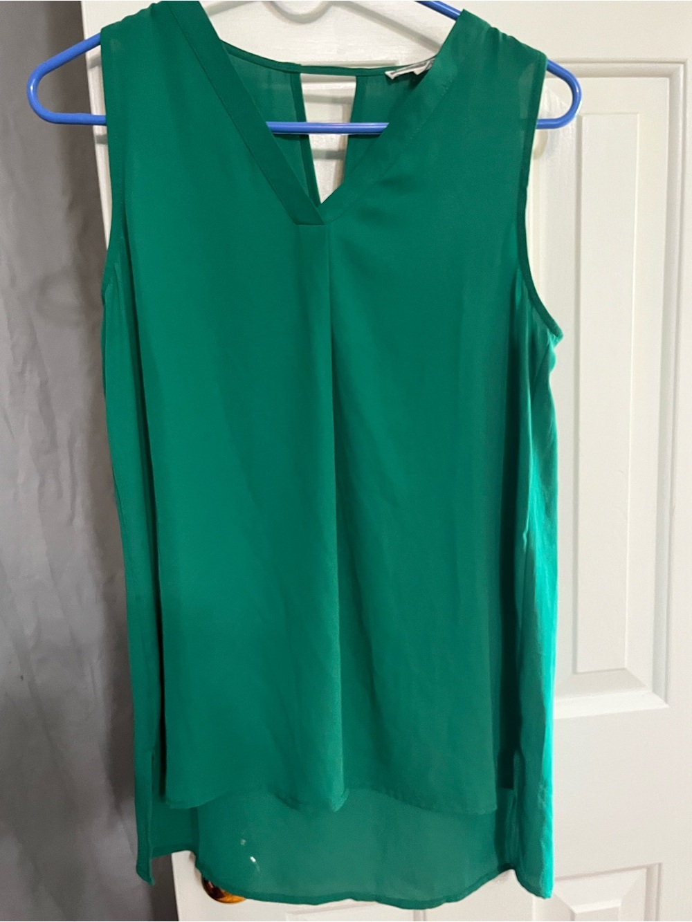 Sleeveless V-Neck Green Women's Top